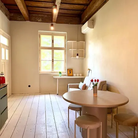 Designer Gem In Vinohrady - 1 Min To Metro - 4 Px Apartment *