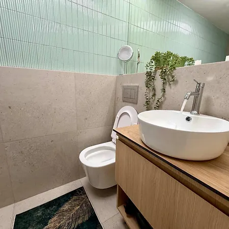 Designer Gem In Vinohrady - 1 Min To Metro - 4 Px