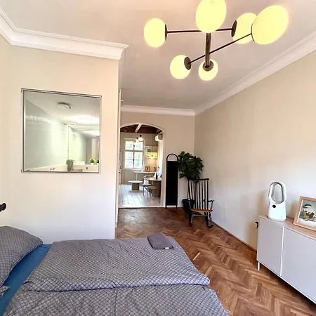 Designer Gem In Vinohrady - 1 Min To Metro - 4 Px פראג