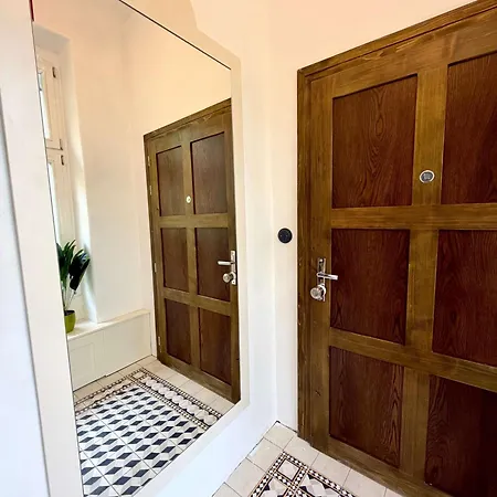 Designer Gem In Vinohrady - 1 Min To Metro - 4 Px דירה *